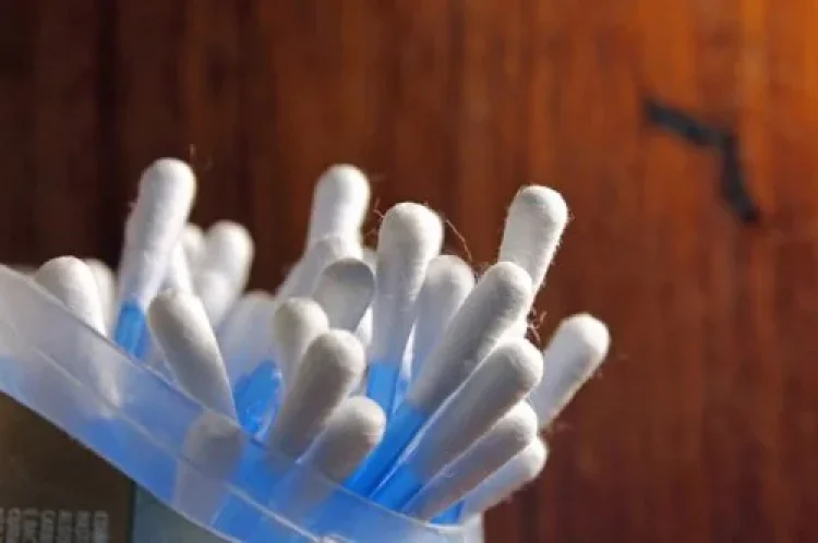 מנקה אוזניים מנקה אוזניים