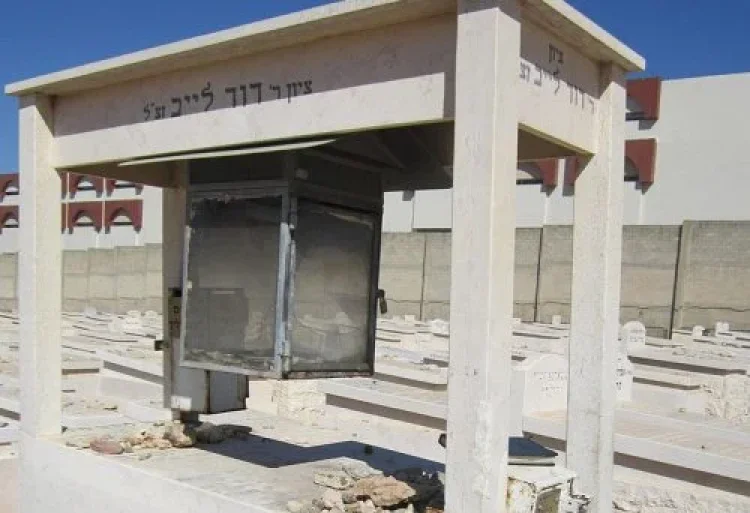 מצבתו של הרב דוד יהודה (לייב) שוורץ (התמונה לקוחה מן הערך העברי של הרב, על פי רישיון השימוש) מצבתו של הרב דוד יהודה (לייב) שוורץ (התמונה לקוחה מן הערך העברי של הרב, על פי רישיון השימוש)