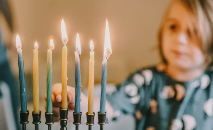 תְּפִלָּה לִפְנֵי הַדְלָקַת נֵרוֹת חֲנֻכָּה תְּפִלָּה לִפְנֵי הַדְלָקַת נֵרוֹת חֲנֻכָּה