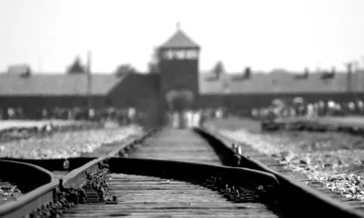 תְּפִלַּת יִזְכֹּר לְחַלְלֵי הַשּׁוֹאָה תְּפִלַּת יִזְכֹּר לְחַלְלֵי הַשּׁוֹאָה