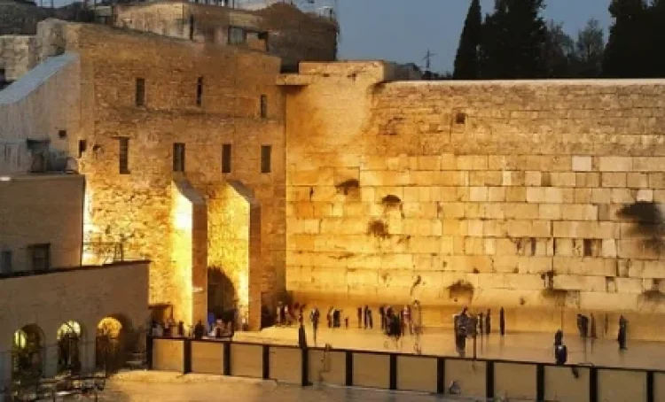 תפילה לאמירה בחצות הליל, וגם בכותל המערבי תפילה לאמירה בחצות הליל, וגם בכותל המערבי