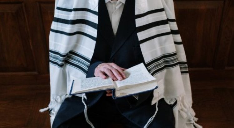 שלוחי מצווה אינם ניזוקים: ניצלו בזכות הנחת התפילין שלוחי מצווה אינם ניזוקים: ניצלו בזכות הנחת התפילין