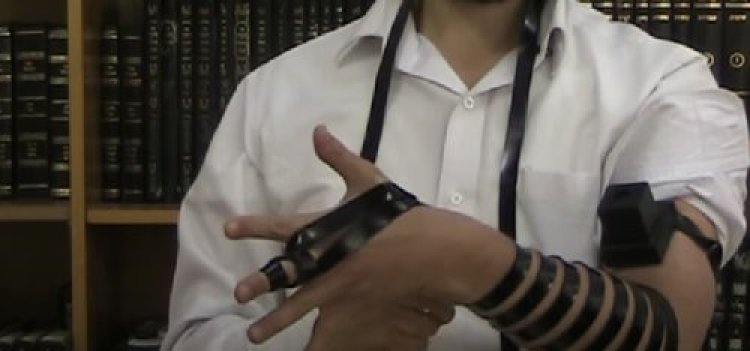 מרגש עד דמעות: מבצע הנחת תפילין ל-14,000 איש לעילוי נשמתו של שלום דוב בער ליפש ז מרגש עד דמעות: מבצע הנחת תפילין ל-14,000 איש לעילוי נשמתו של שלום דוב בער ליפש ז