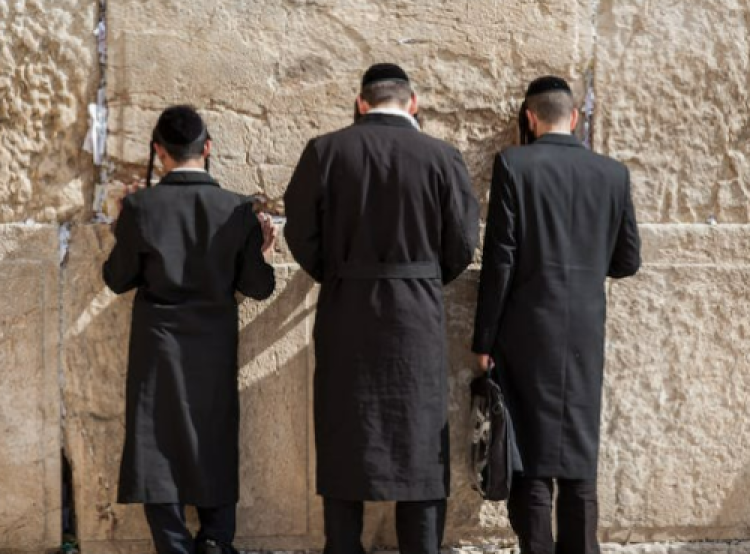 האם מותר 'להתנועע' בתפילה? האם מותר 'להתנועע' בתפילה?