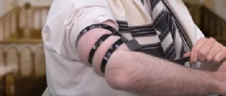 מרגש: 120 זוגות תפילין נתרמו ליהודי אוקראינה מרגש: 120 זוגות תפילין נתרמו ליהודי אוקראינה