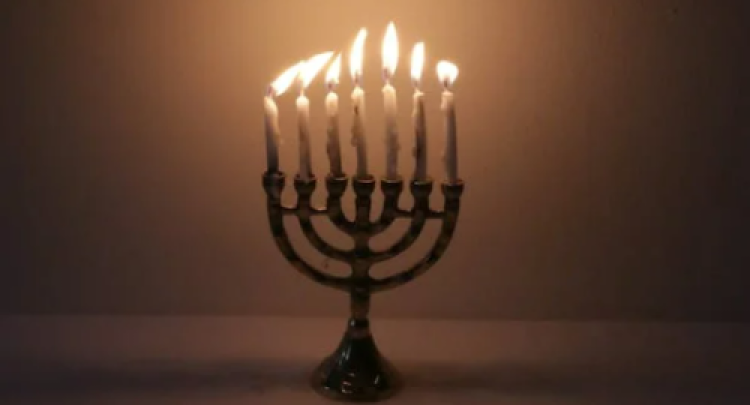 סְגֻלָּה לַנֵּר חֲמִישִׁי שֶׁל חֲנֻכָּה: סְגֻלָּה לִזְכּוֹת לַתּוֹרָה סְגֻלָּה לַנֵּר חֲמִישִׁי שֶׁל חֲנֻכָּה: סְגֻלָּה לִזְכּוֹת לַתּוֹרָה