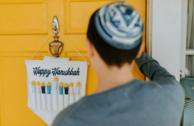 סְגֻלָּה לַנֵּר שִׁשִּׁי שֶׁל חֲנֻכָּה: סְגֻלָּה לְשִׂמְחָה סְגֻלָּה לַנֵּר שִׁשִּׁי שֶׁל חֲנֻכָּה: סְגֻלָּה לְשִׂמְחָה