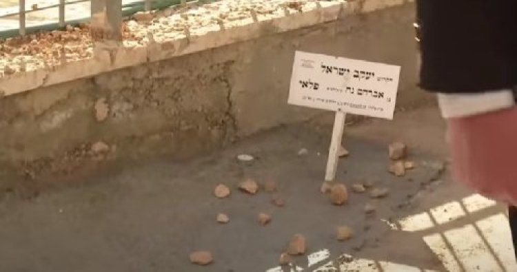 מצמרר: הכיתובים על מצבות ילדי משפחת פלאי - מצמרר: הכיתובים על מצבות ילדי משפחת פלאי -