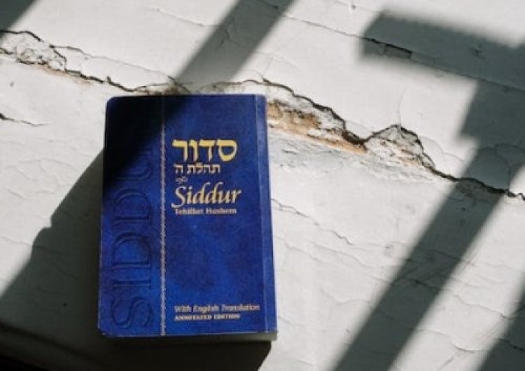 מגישת החדשות שאומרת באולפן את פרק ק' בתהילים מגישת החדשות שאומרת באולפן את פרק ק' בתהילים