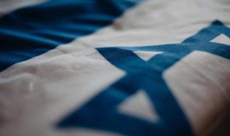 מי העיתונאית המוכרת שעברה גיור אורתודוכסי והצטרפה לעם היהודי? מי העיתונאית המוכרת שעברה גיור אורתודוכסי והצטרפה לעם היהודי?