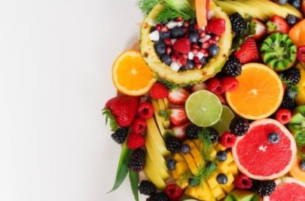 לגזור ולשמור: אלו הפירות וירקות שיעזרו לכם לעבור את הקיץ בבריאות