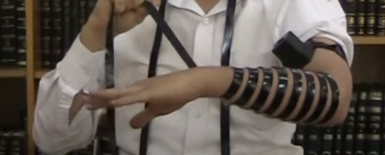 מטורף: לא תאמינו כיצד צבע ההילה של אדם משתנה כשהוא מניח תפילין!