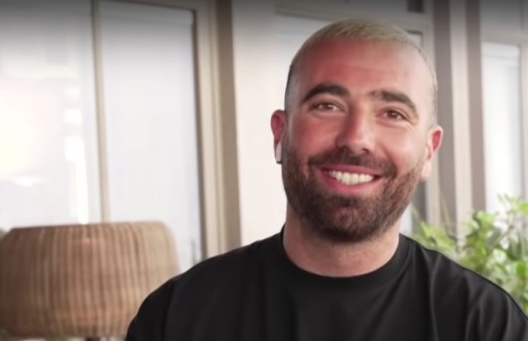 מה הדבר המרגש שעשה עומר אדם בשיעור של הרב יגאל כהן? מה הדבר המרגש שעשה עומר אדם בשיעור של הרב יגאל כהן?