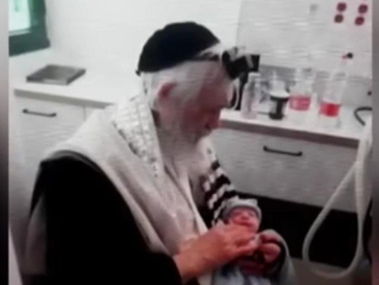 מרגש כל כך: בגיל 88 זכה הרב צבי קושלבסקי להכניס את בנו הראשון בבריתו של אברהם אבינו מרגש כל כך: בגיל 88 זכה הרב צבי קושלבסקי להכניס את בנו הראשון בבריתו של אברהם אבינו
