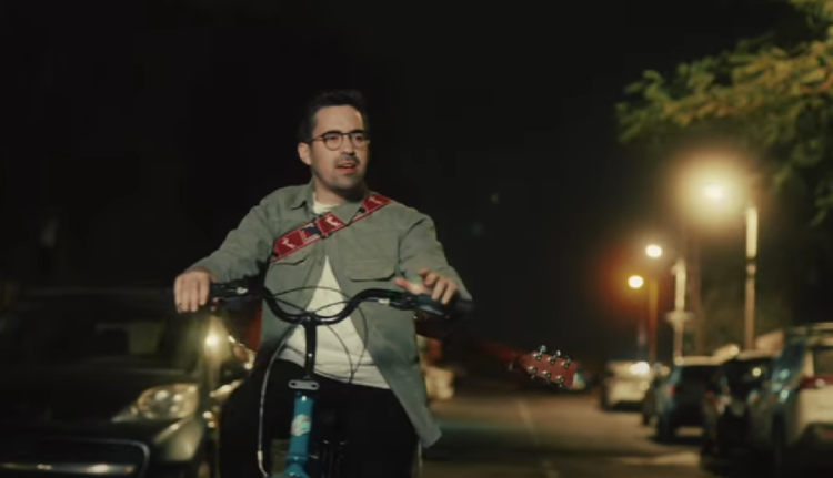 לא היה סתם: השיר של משה פלד שיגרום לכם לחייך לא היה סתם: השיר של משה פלד שיגרום לכם לחייך