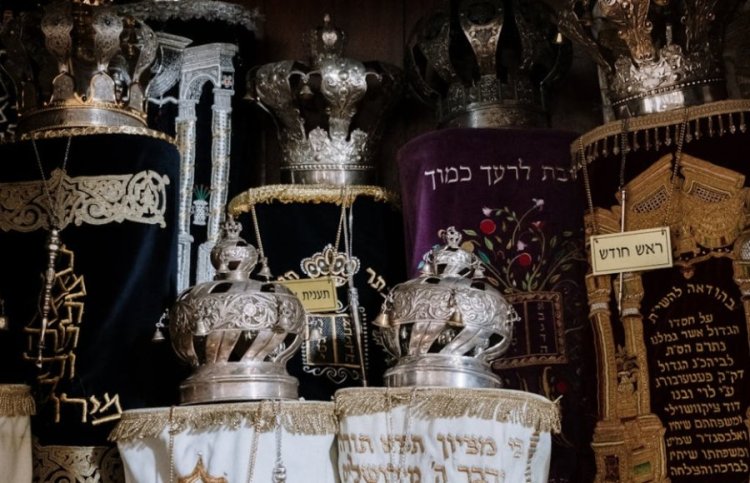 מטורף: ספר התורה שכמעט נחטף לשבי בעזה מטורף: ספר התורה שכמעט נחטף לשבי בעזה