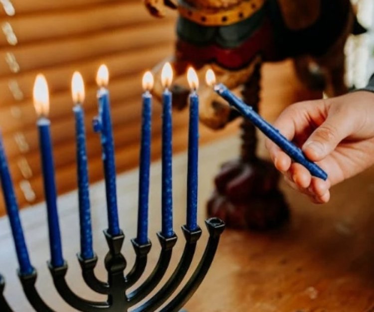 מהו סדר העמדת נרות חנוכה והדלקתם? מהו סדר העמדת נרות חנוכה והדלקתם?