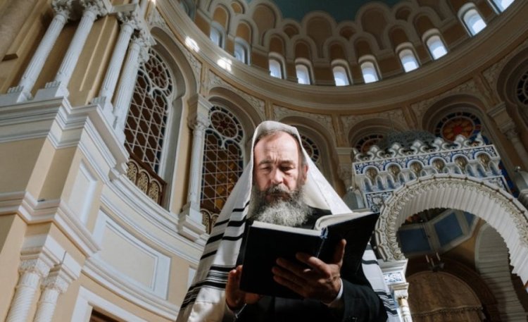 למה בחנוכה גומרים את ההלל? למה בחנוכה גומרים את ההלל?