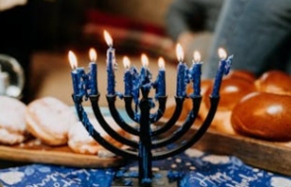 כיצד חנוכה קשור לעניין מכירת יוסף?