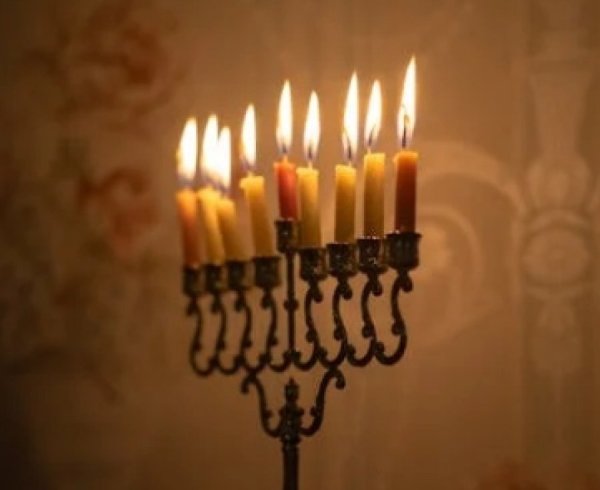 סגולות והנהגות לחנוכה מהרב הינוקא סגולות והנהגות לחנוכה מהרב הינוקא