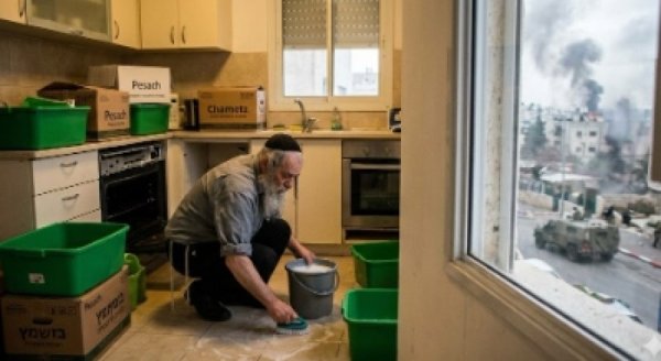 סדר בלב לפני הסדר בבית: כך תייצרו לילדים עוגן של ביטחון בערב פסח המורכב הזה