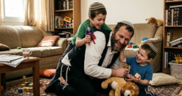 הילדים מטפסים על הקירות? זה מה שתעשו איתם בבית בזמן המלחמה