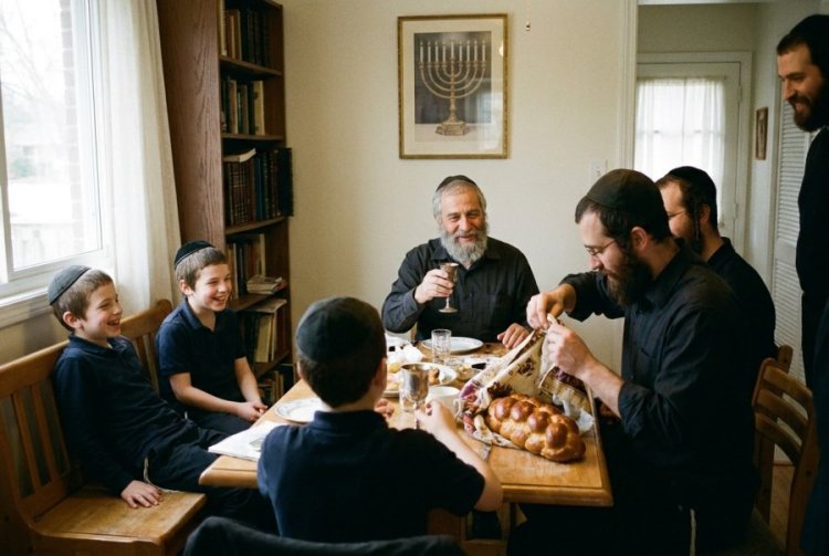 ברכת המזון בכוונה: ההרגל היומיומי שפותח שערי שפע