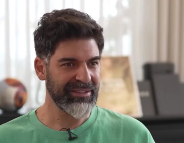 הזמר מתרגש: הזמר מתרגש: