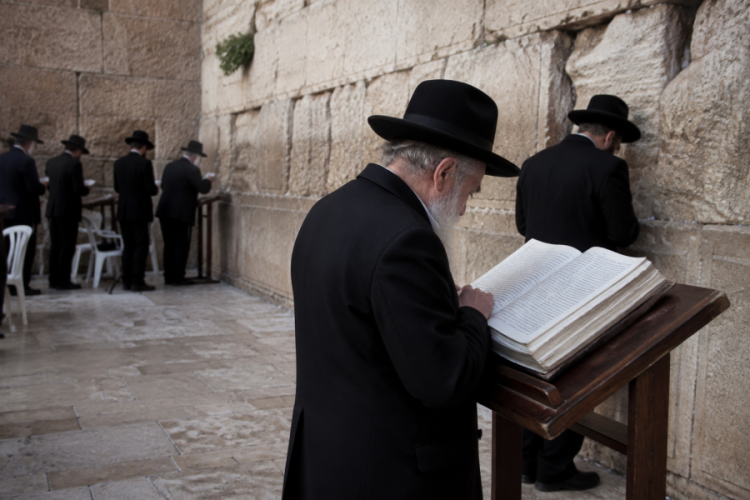 חשד לפיגוע בבקעה: גבר נפצע בדקירה, מרדף אחר התוקף חשד לפיגוע בבקעה: גבר נפצע בדקירה, מרדף אחר התוקף