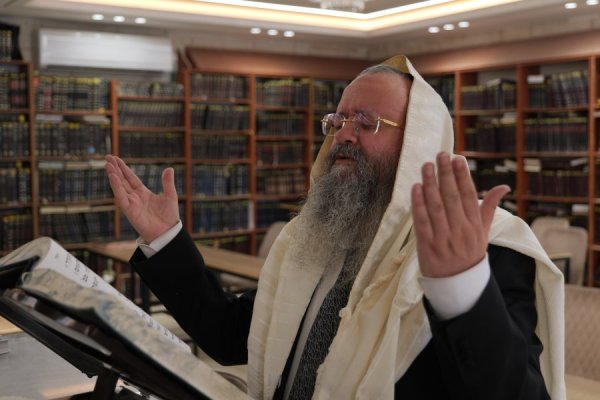 השנה התפילה שלכם עולה שלב: הרב יצחק בצרי יתפלל עליכם ביום המסוגל של ל