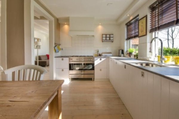 המהפכה השקטה במטבח: שיטות ניקיון לפסח שיחסכו לכם שעות של עבודה